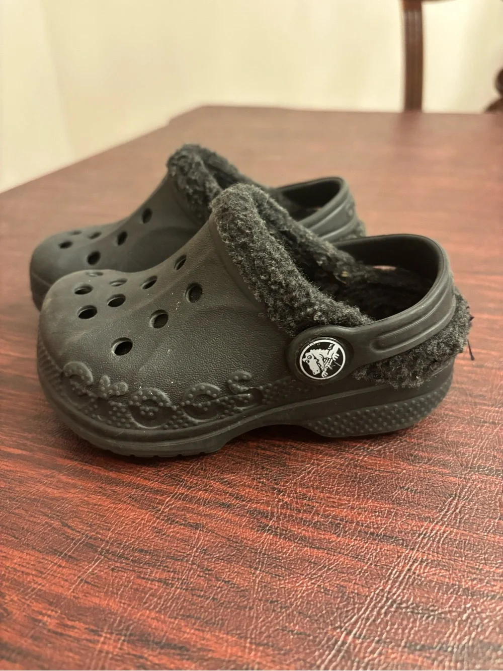 CROCS Kids Black Fleece-Lined Clogs